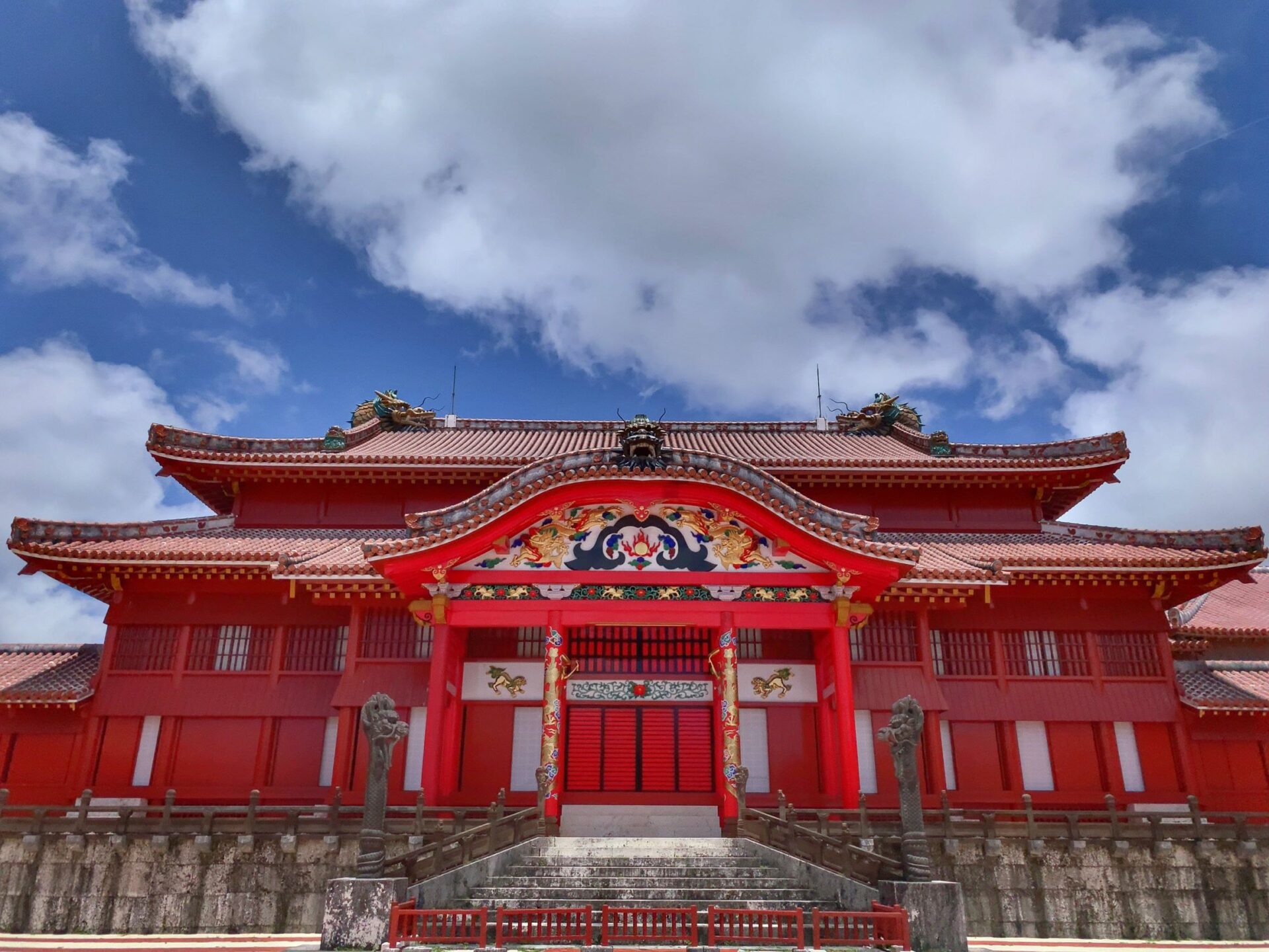 The main building of Shurijo Castle, OkinawaThe main building of Shurijo Castle, Okinawa